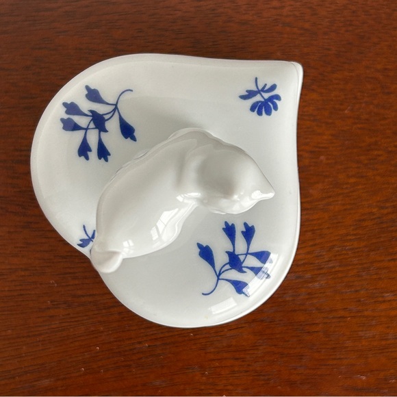 HEREND Porcelain Heart Trinket Box Blue White Floral with Cat Kitten Finial - Picture 6 of 14